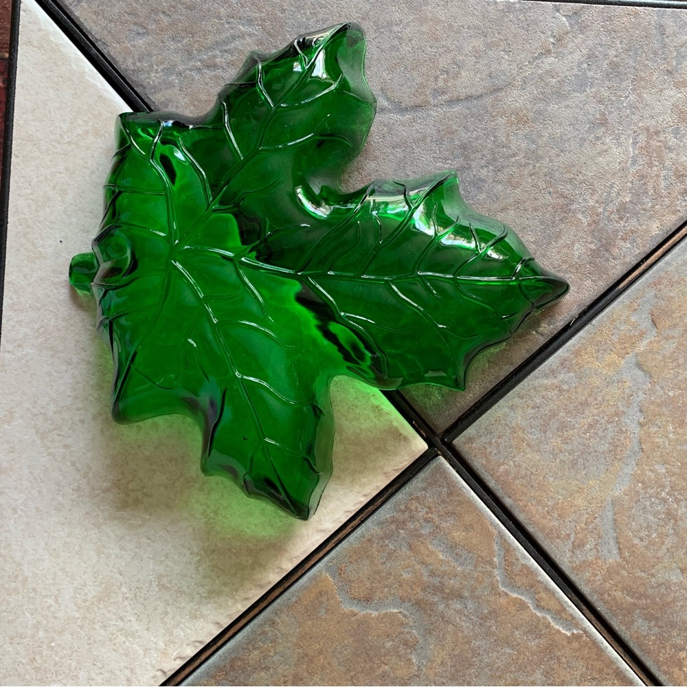 Forest Green Glass‎ Maple Leaf Dish. Use for any fun occasion. - Picture 3 of 5